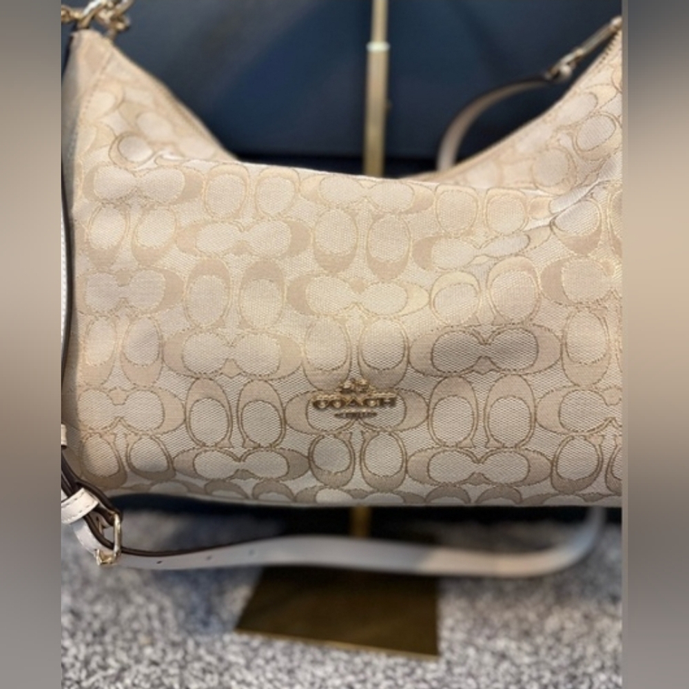 Great condition! Unique Coach Beige Signature Canvas Bag with White Strap. - Picture 2 of 13